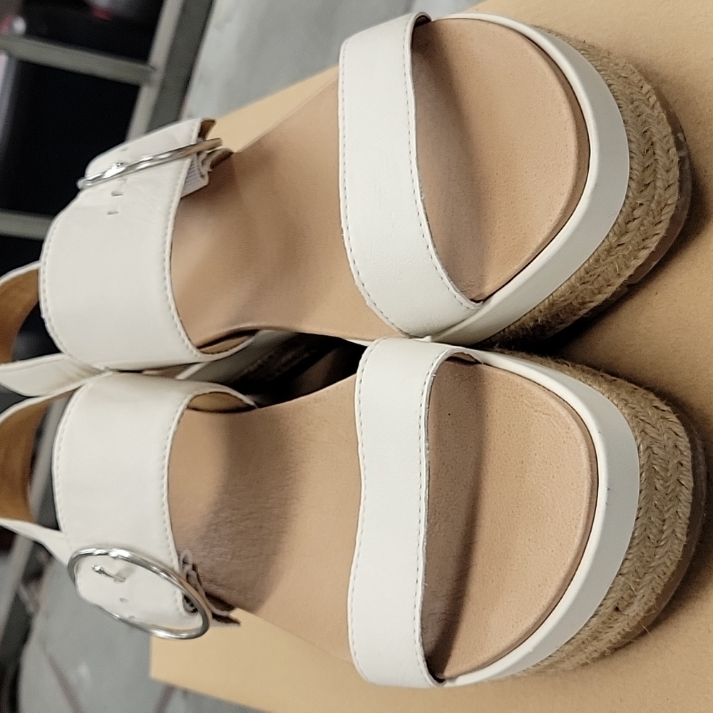 Ugg SANDALS - Picture 7 of 8